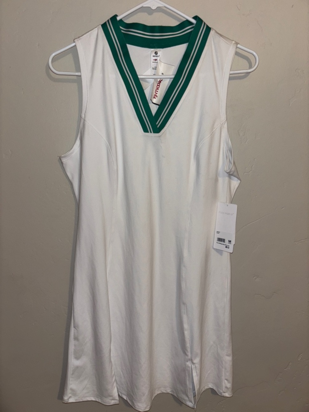 90 Degree By Reflex White Sleeveless V-Neck Tank with Green Trim